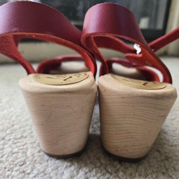 Lotta's of Stockholm red clogs (EUR size 38 / US 7) - Picture 2 of 6